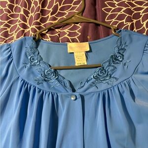 Vintage SHADOWLINE Pajama Set
Nylon SS Top Elastic Waist Pants
Blue SZ 38